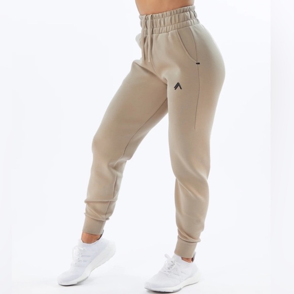 Alphalete Pants - Alphalete ELMTS Cuffed Jogger Sweatpants Women's size S